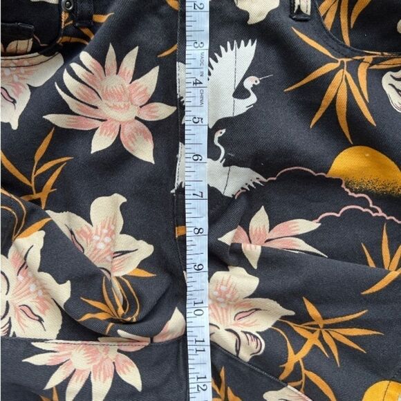 Quiksilver Womens Drift Away Shorts size 29 - Picture 6 of 10